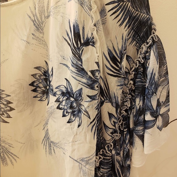 Blue and white floral blouse from Charlotte Russe - Picture 4 of 6